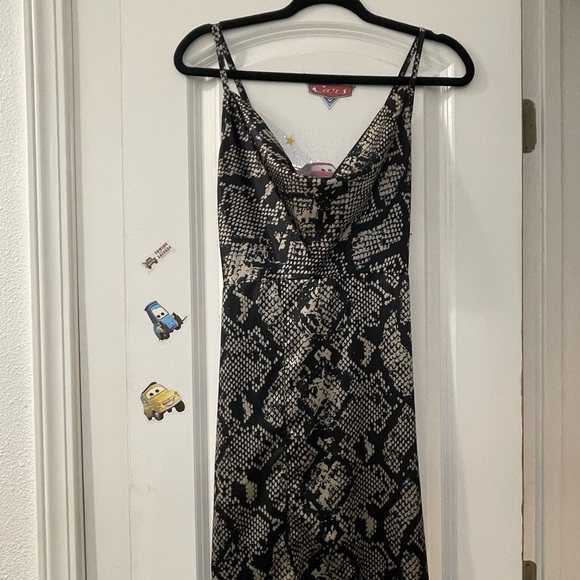 Missguided gray snake print satin cowl midi dress - Picture 2 of 8